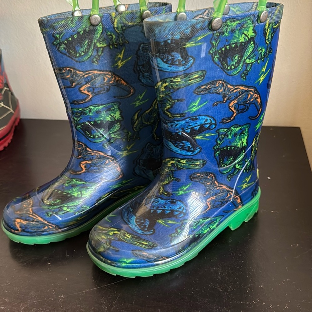 Western Chief LIGHT UP Rain boots US 11 Dinosaurs